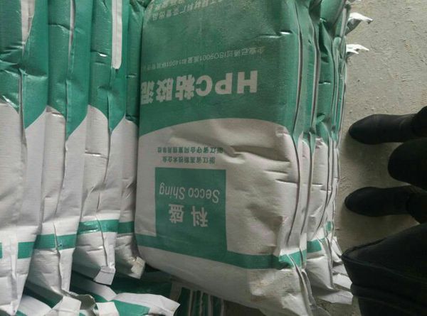 前两天金华比较冷,我家厨房卫生间贴好墙砖已