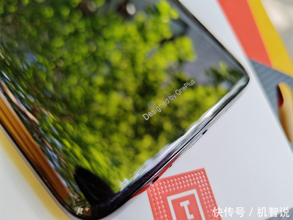 一加6亮瓷黑图赏:优雅外表下的性能猛兽