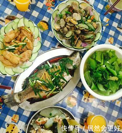 去闺蜜家蹭饭,四个女生四菜一汤吃得饱饱滴