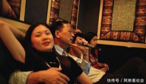 女贪官多次靠“姿色”上位,一路绿灯,最终却落在了83岁老人手中