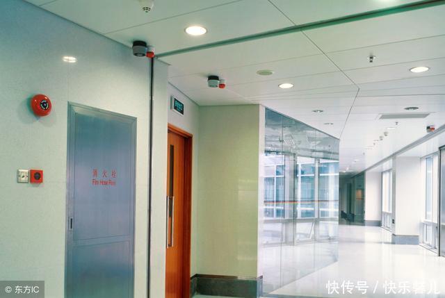 28岁孕妇分娩大出血,医生道出原因,老公当场怒斥:不做接盘侠