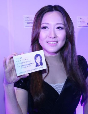 可以做出用手拿着照片效果的P图软件_360问答