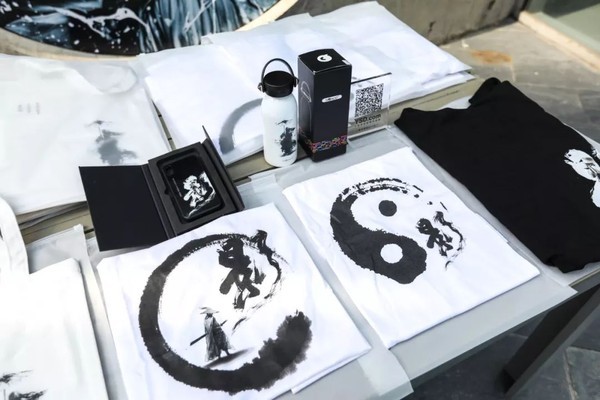 原来《影》中不止邓超一人分饰两角，张艺谋背后的影子们也各个身怀绝技！