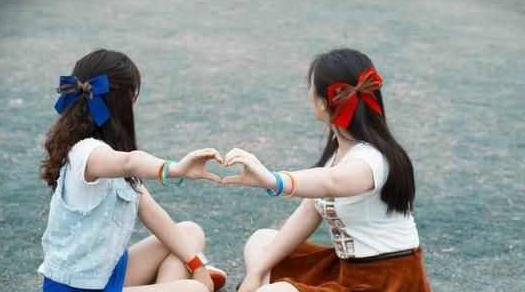 闺蜜结婚时我请假参加,随礼2千,我结婚时她没