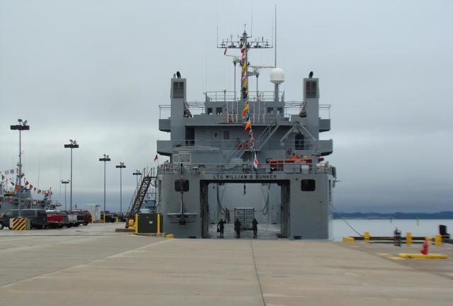 美国陆军最大的船排水量仅五千吨,跟十万吨航