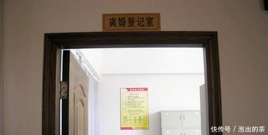 娇妻在沐足城上班,月薪两万,丈夫洗脚妹月薪两