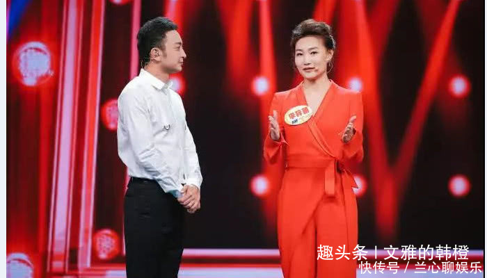 主持人戴了11年的假发,看到没了头套后的她,网