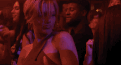 出门就自拍,天天夜店嗨,这部限制级喜剧就是你和闺蜜的日常!