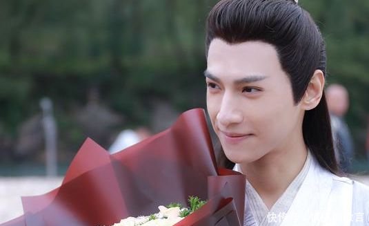 《香蜜》罗云熙晒剧照,明明就是一尾好龙,却要