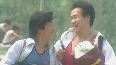 他曾出演《天龙八部》，尽全力捧红黄渤后却两度入狱，出狱后黄渤一句话感动众人