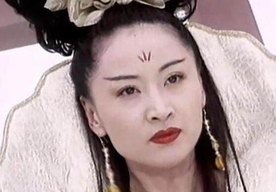 她是最美邀月宫主，马景涛的最爱，却因插足被原配暴打致子宫脱落