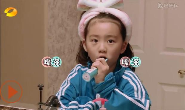 爸爸去哪儿<em>黄忆慈</em>洗漱时戴的压发圈叫什么