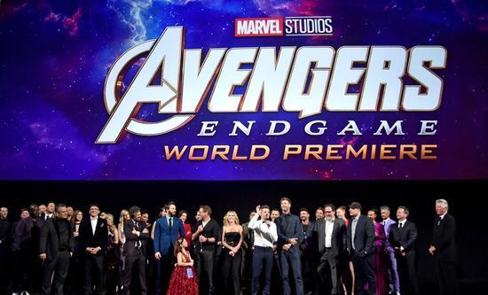 《复联4》首映后主创大合影 美队:我大概哭了