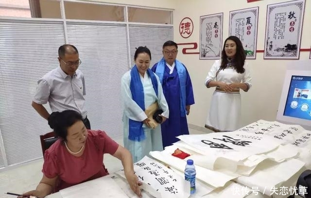 在这里,外国友人为何竖起大拇指? bwin赌场