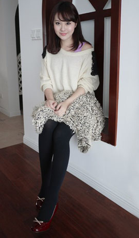 酒红色鞋子配什么衣服好看_360问答