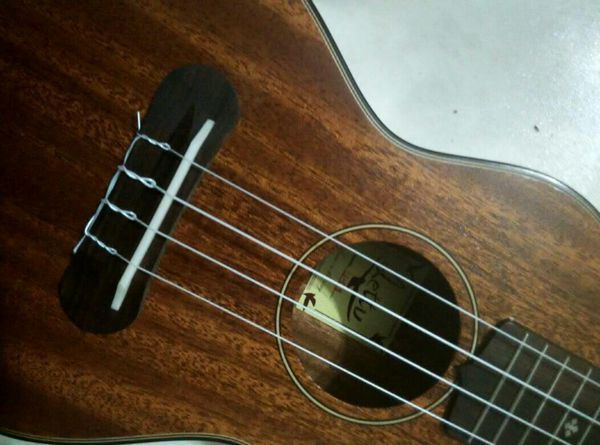 我的这把尤克里里做工怎么样,300买的,贵吗?_