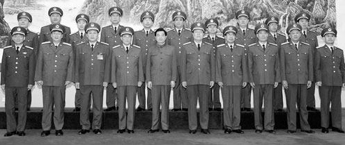55年授衔时他是最年轻的上将,林彪江青眼中的“阎王”,毛主席眼