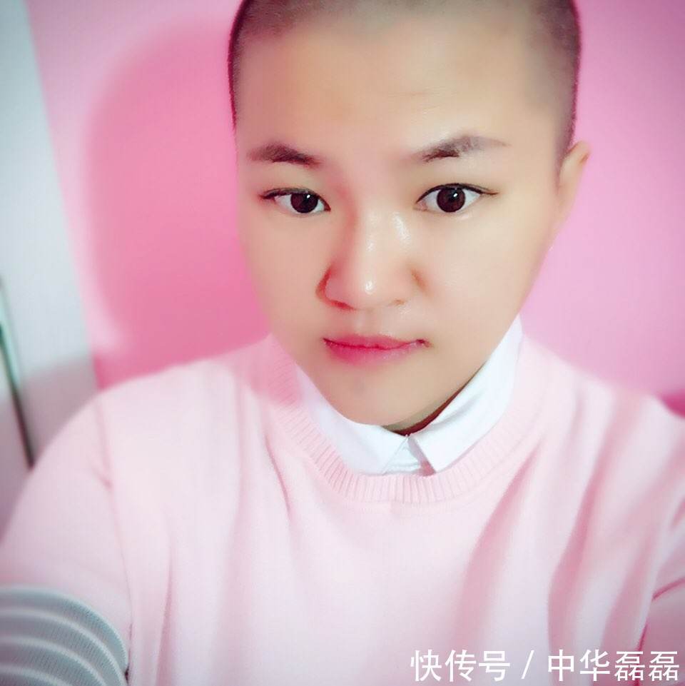 婚后第3天老婆突然剃了光头！我怒扇其耳光，她挽起衣角，我泪奔