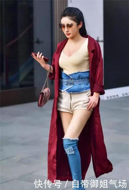 街拍:身材圆润的小姐姐,展现性感酷雅气质,性感挡不住 日博国际老虎机