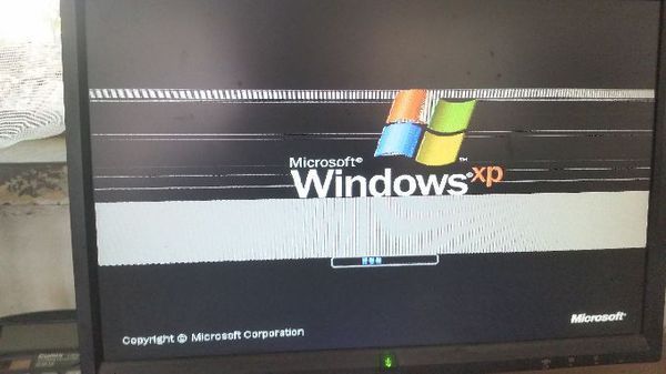 我的电脑屏幕这样,是什么原因,是显示器坏了吗