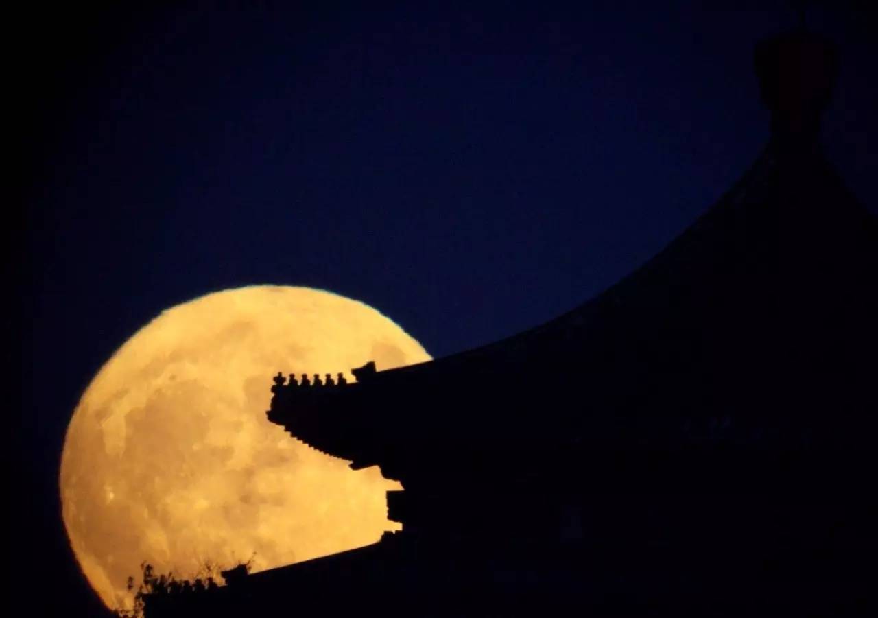 全球各地超级月亮大比拼,新加坡的真令人心塞~