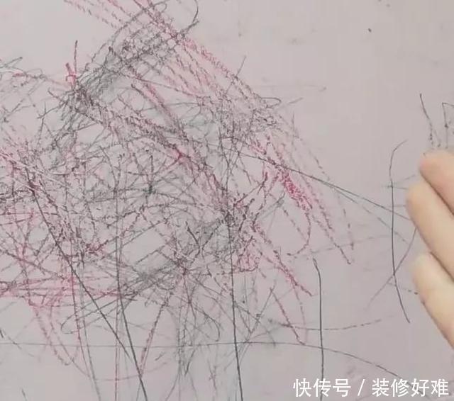 白墙脏了别用水擦,教你一个小窍门,擦完白墙像