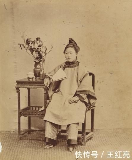 古代女子最隐私部位,连丈夫都无法见到,但现代女子经常暴露在外