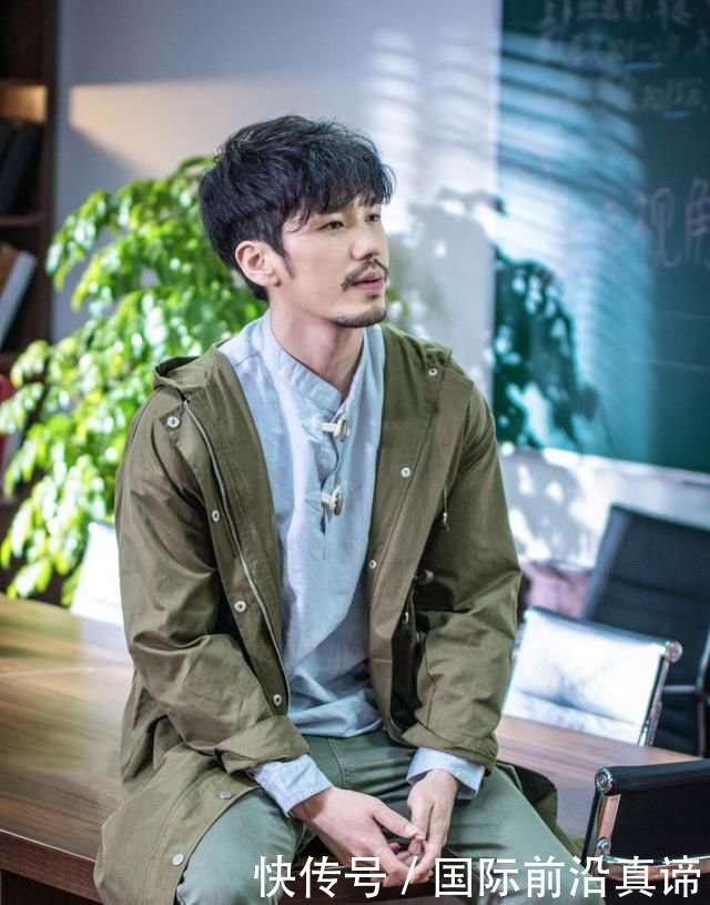 邓超当爹上瘾,新片收白宇做儿子,镇魂CP与邓