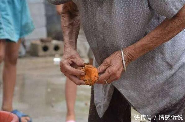 百岁老人独自生活,因家穷买不起肉,每次想吃肉时,到山中走一趟