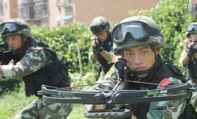 解放军中最特殊的特种部队,不使用枪械却用它