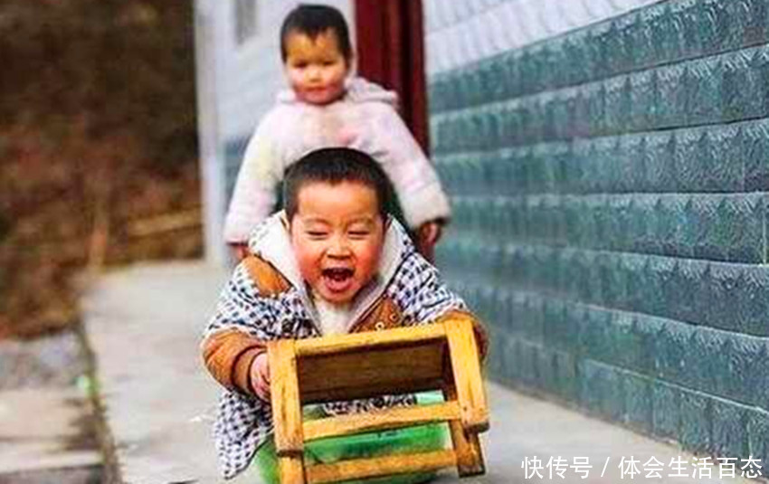 5岁男孩只有上半身妈妈生了弟弟后,他的举动让