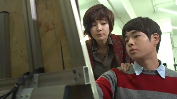 韩国床戏电影一个学画画的男孩和一个搞音乐的