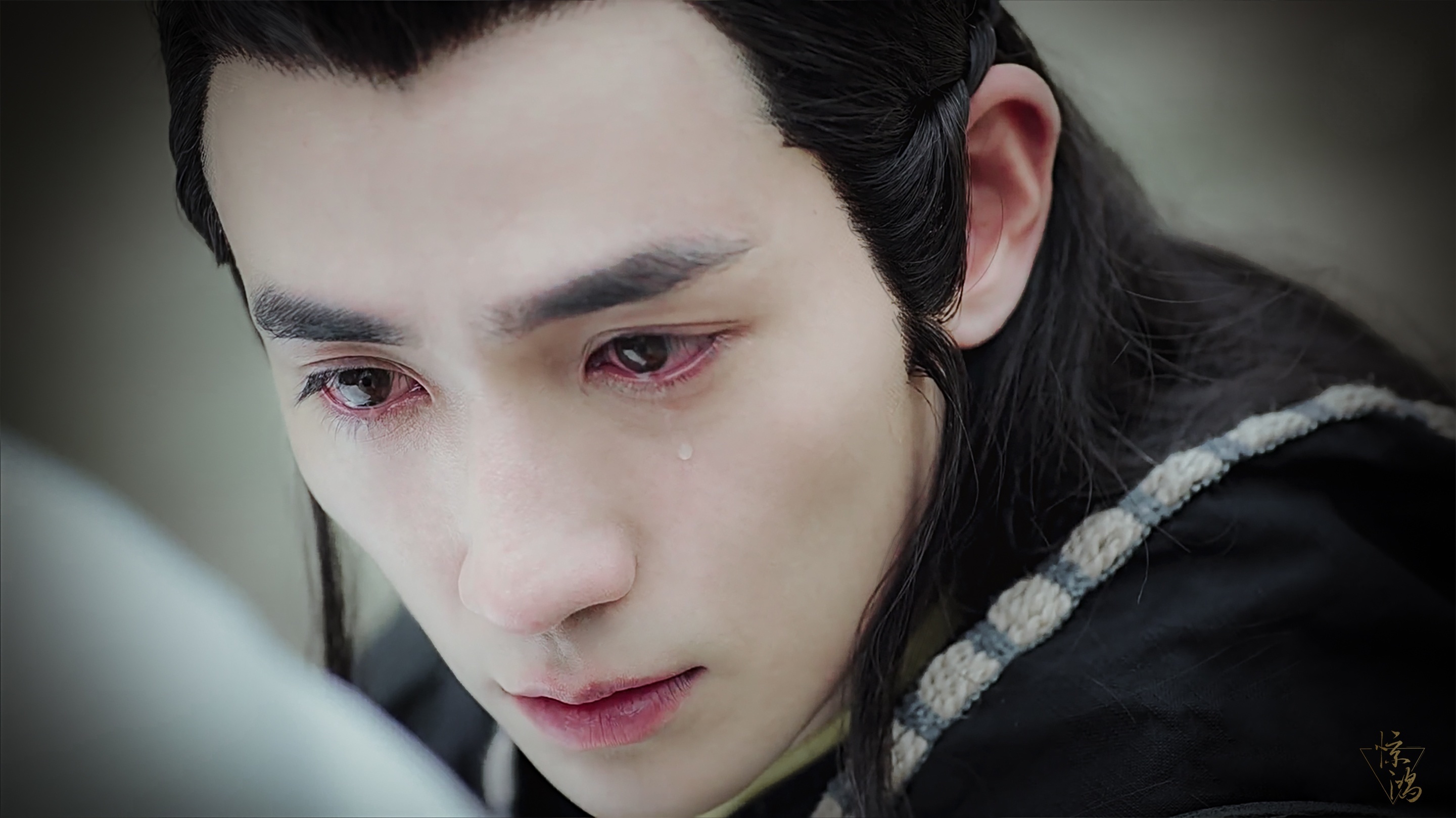 想在朱一龙的睫毛上荡秋千,鼻梁上滑滑梯,最后