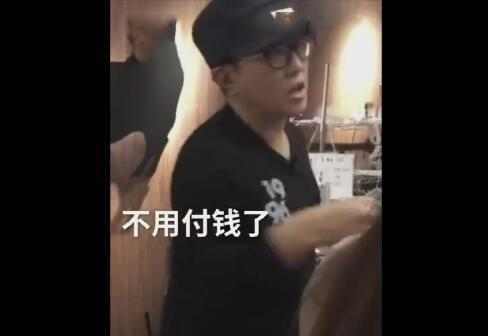 两中国女子日本吃烤肉被嫌弃并赶出门,店员:吃