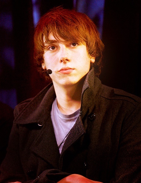 嫩牛五方脸剪什么头型合适