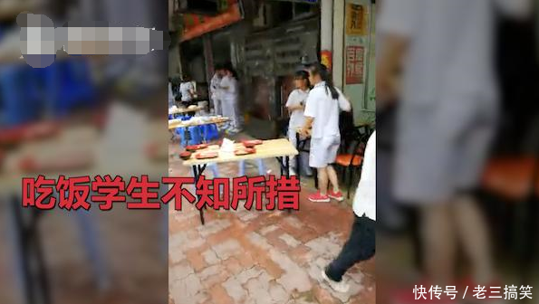 城管野蛮执法当街抡铁锤砸桌椅 责任人公开道