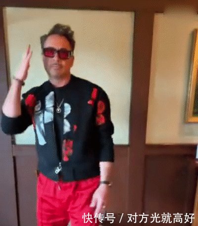 《复联4》宣传活动开始,钢铁侠扮演者发布尬舞