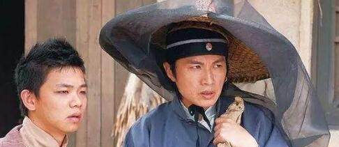 周星驰喊他一声洪爷,被黄子华一手捧火,今身价