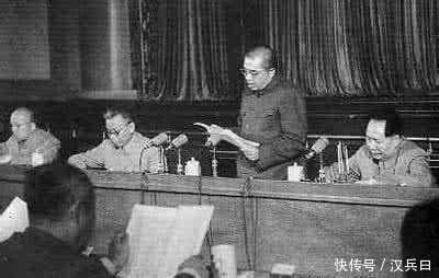 1960年这位开国上将被赶出军界,他把军服送到洗染店全部染成黑色