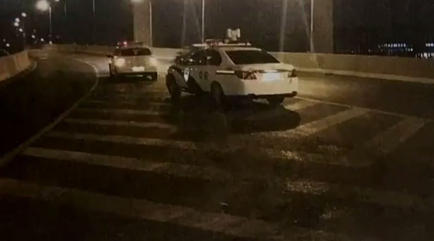 违规网约车拒查撞伤交警,滴哥:经济压力很大,查