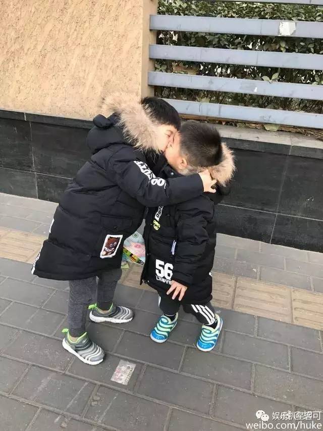 奥莉当姐姐Kimi当哥哥 星二代的弟弟妹妹也超萌