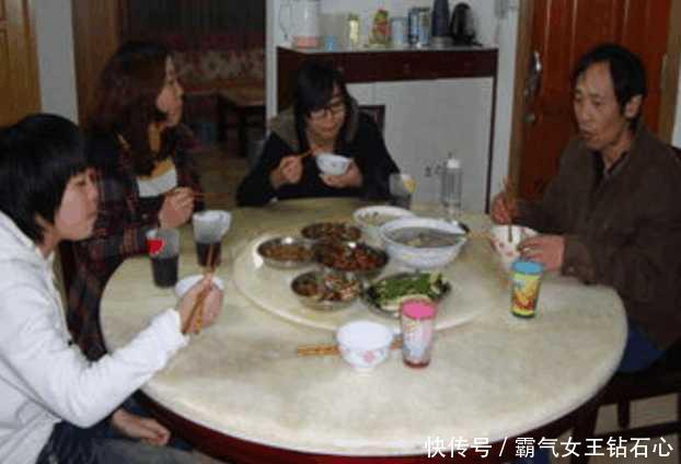 好亲戚,过年就别给我家孩子买衣服了,我回礼回