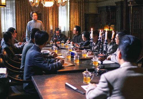 他28岁担任中共最高领导,被杀前微笑着说了四个字