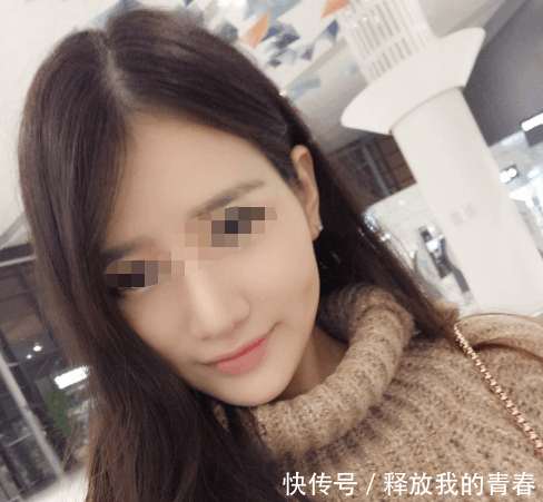 女主播忘记关摄像头, 当她准备换衣服时, 所有人