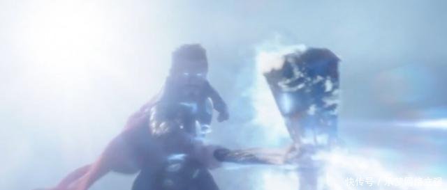 《复联3》雷神的斧子劈过来,拥有空间宝石的灭