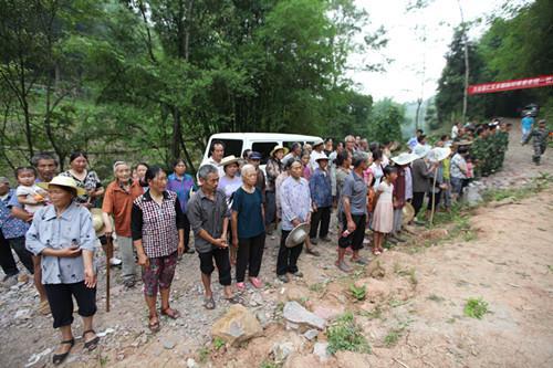 孕妇摔倒致流产,村民没有一人同情她