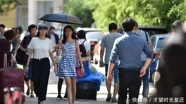 大学学费是一年还是一学期