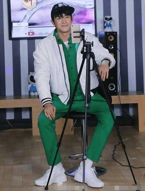 你永远不知道林更新的腿有多长, 除非你看到他