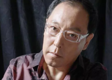 倪大红年轻时有多帅?24岁颜值不输小鲜肉,p掉眼袋就是
