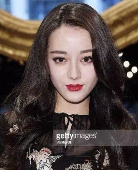 迪丽热巴累到脸崩?网友:不离开嘉行,她就是下